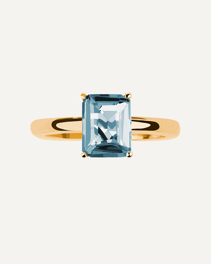 Anillo Luxe en plata de ley con topacio azul Sky.