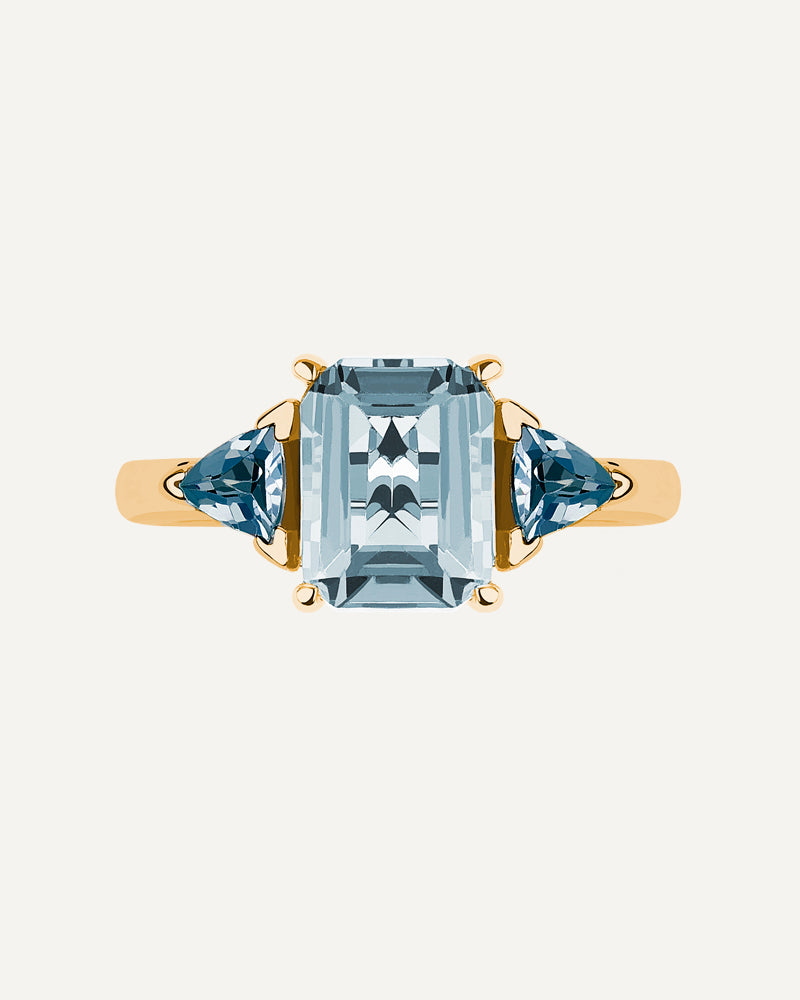 Anillo Luxe en plata de ley con topacio azul Sky.