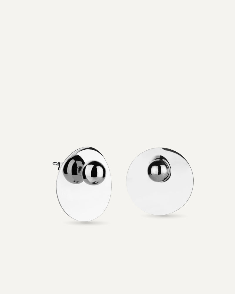 Pendientes Elegance Con Bola Central Y Base Concava En Plata De Ley 925mls Rodiada