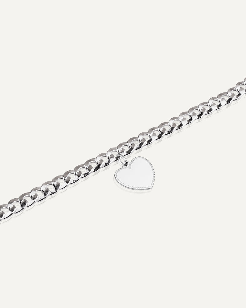 Pulsera con colgante de corazón personalizable en plata de ley.