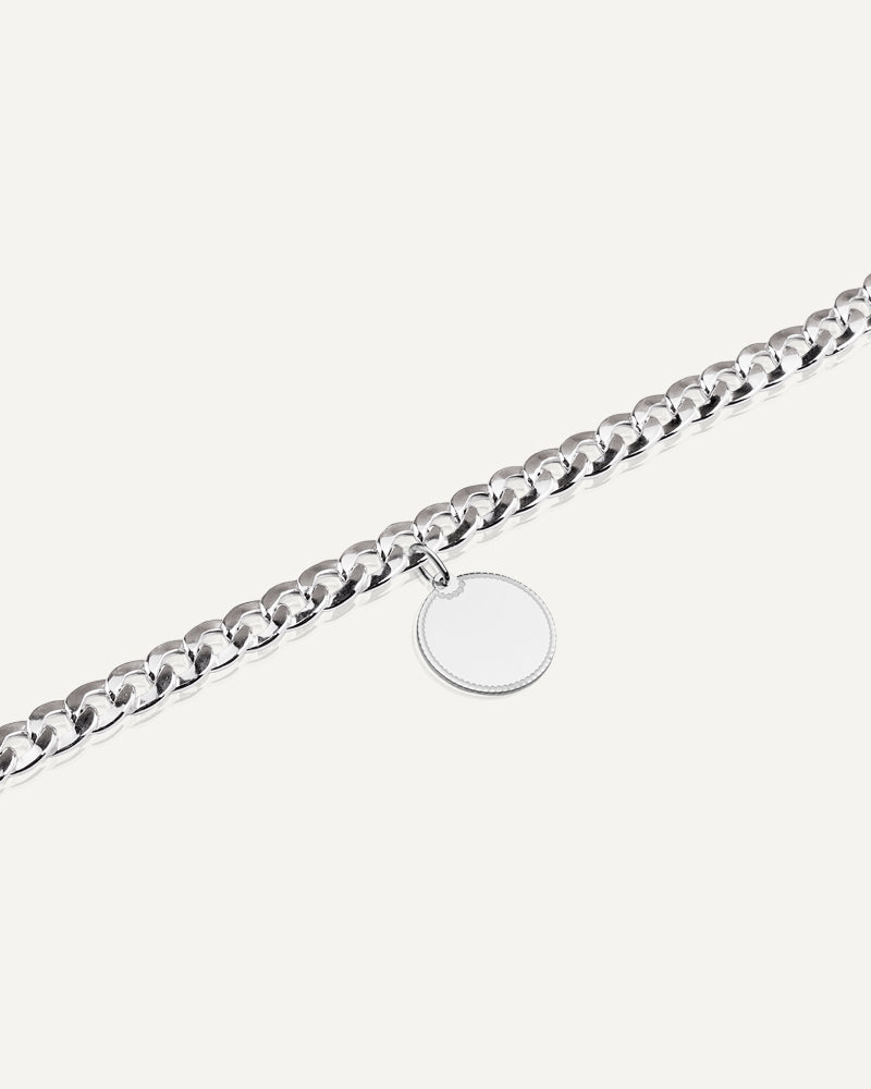 Pulsera con colgante personalizable en plata de ley.