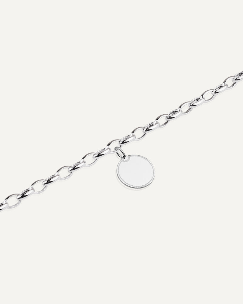 Pulsera con colgante personalizable en plata de ley.