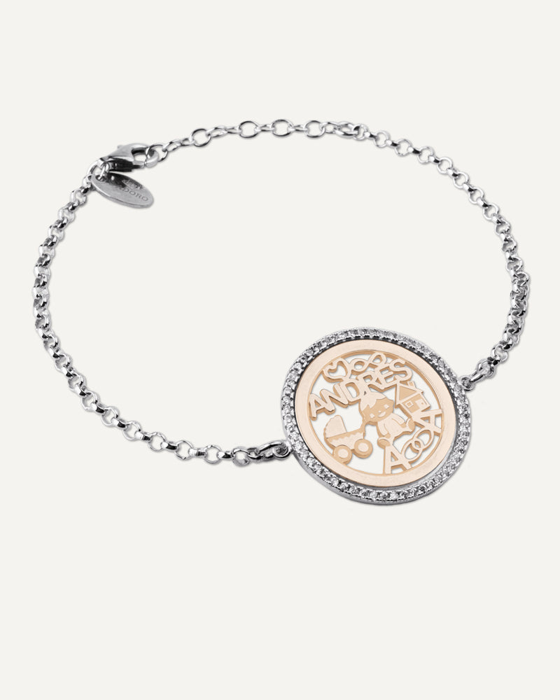 Pulsera personalizada con nombres en plata de ley.