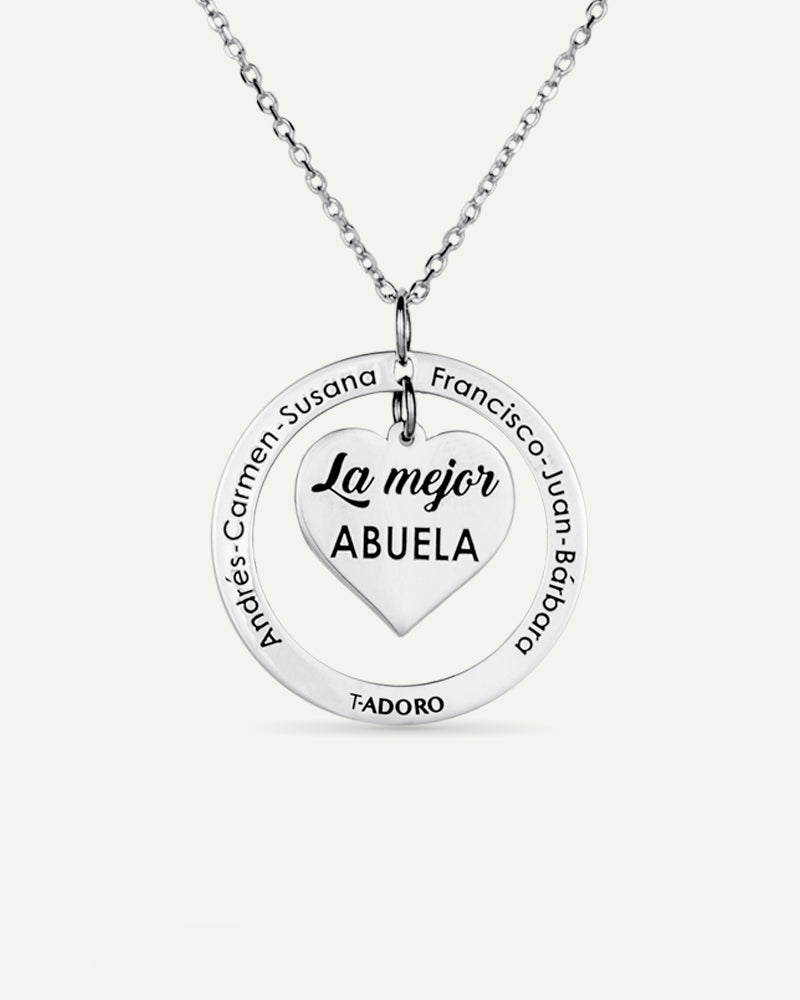 Collar personalizado con corazón en plata de ley.