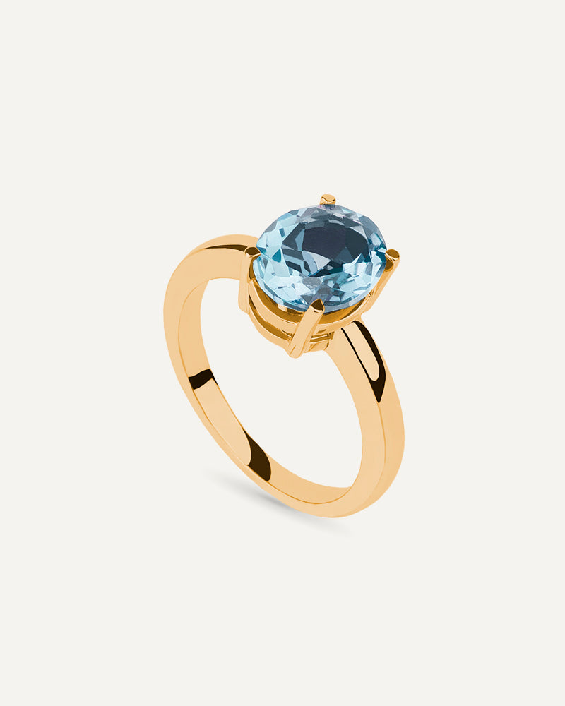 Anillo Luxe en plata de ley bañada en oro con topacio azul Sky.