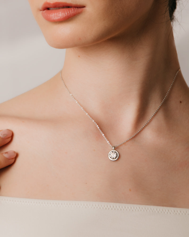 Collar punto de luz con circonita excellence star cut de 7mm.