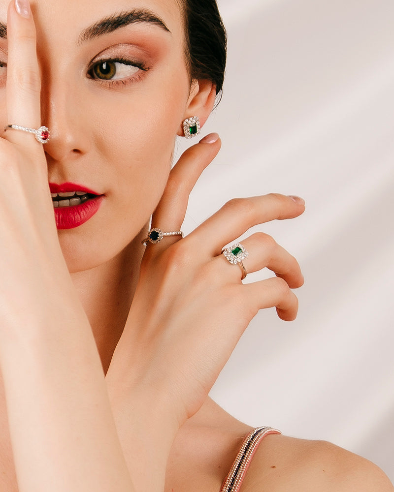 Anillo BRILLIANT CUT en plata de ley y circonitas Excellence star cut en color verde esmeralda