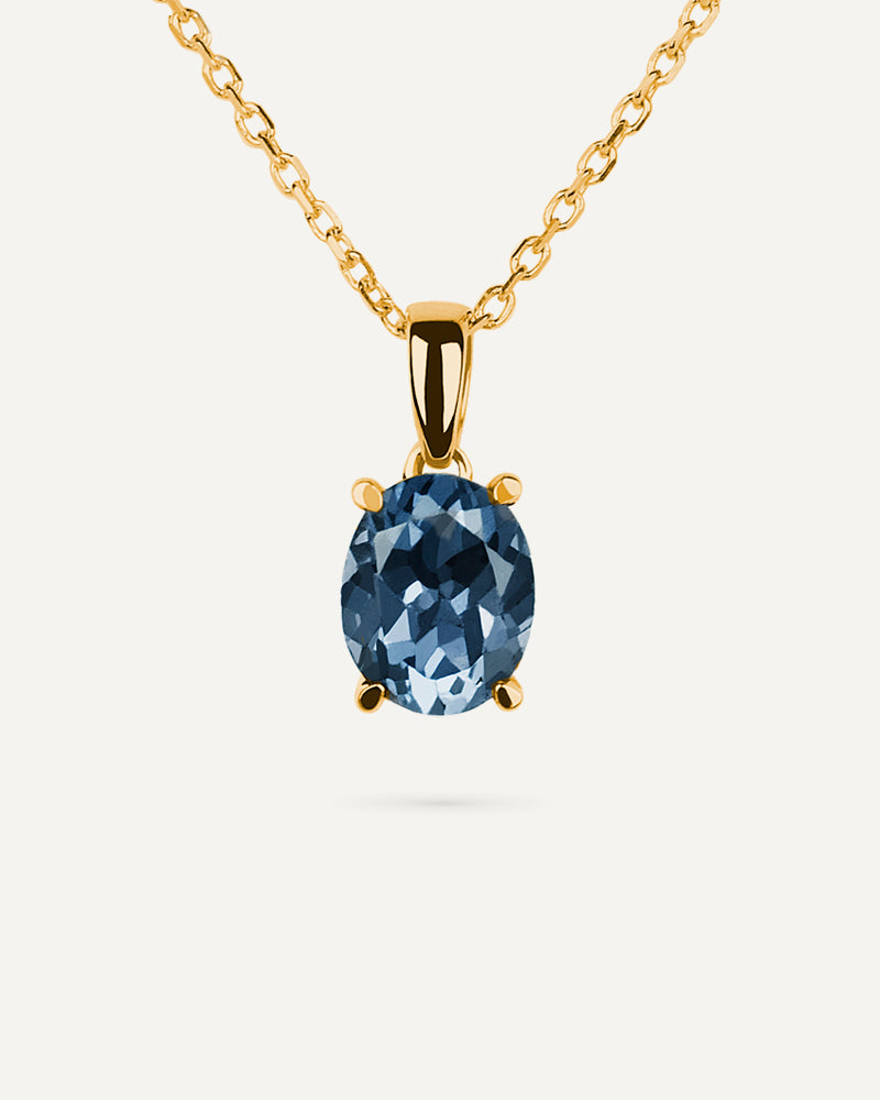 Collar Luxe en plata de ley con baño de oro y con topacio London Blue en talla oval.