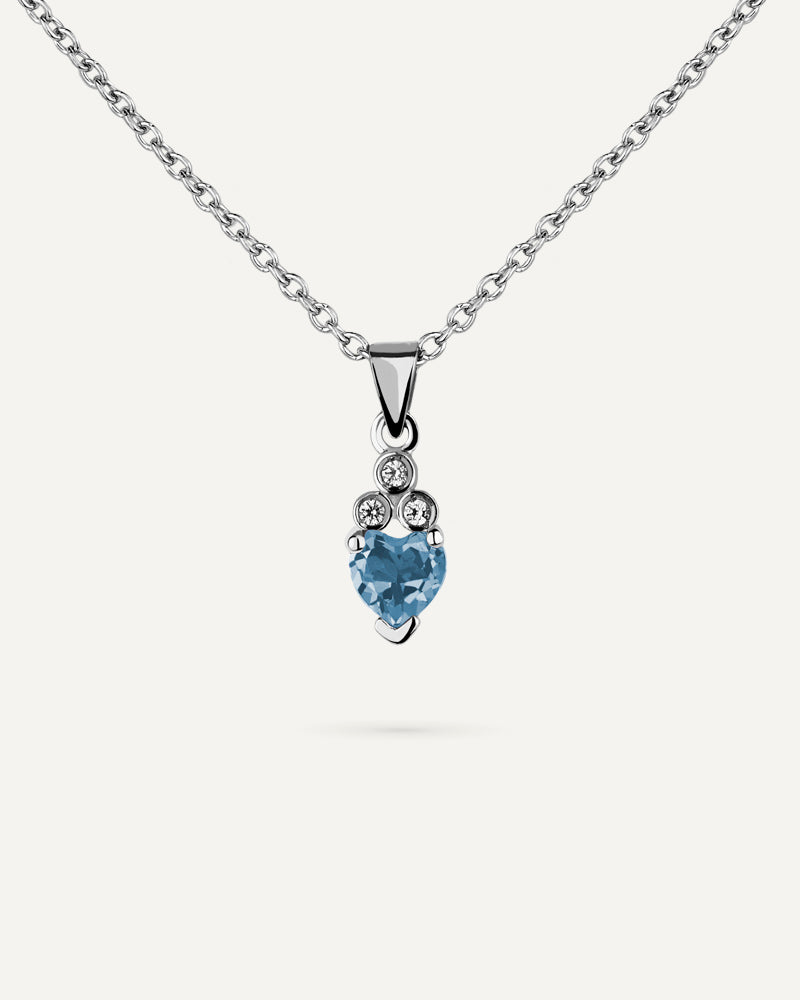 Collar Petite en plata de ley con topacio Sky en talla corazón.