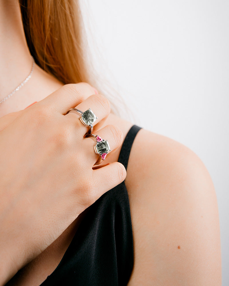 ANILLO OCTOGONAL AMATISTA VERDE Y AMATISTAS A AMBOS LADOS