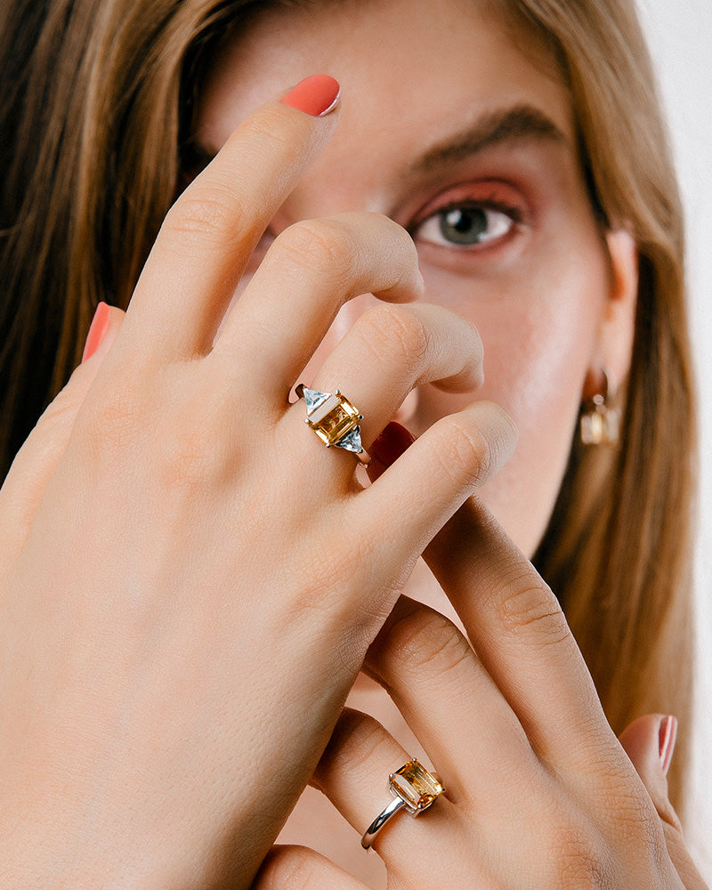 ANILLO OCTOGONAL CITRINO Y SKY A AMBOS LADOS