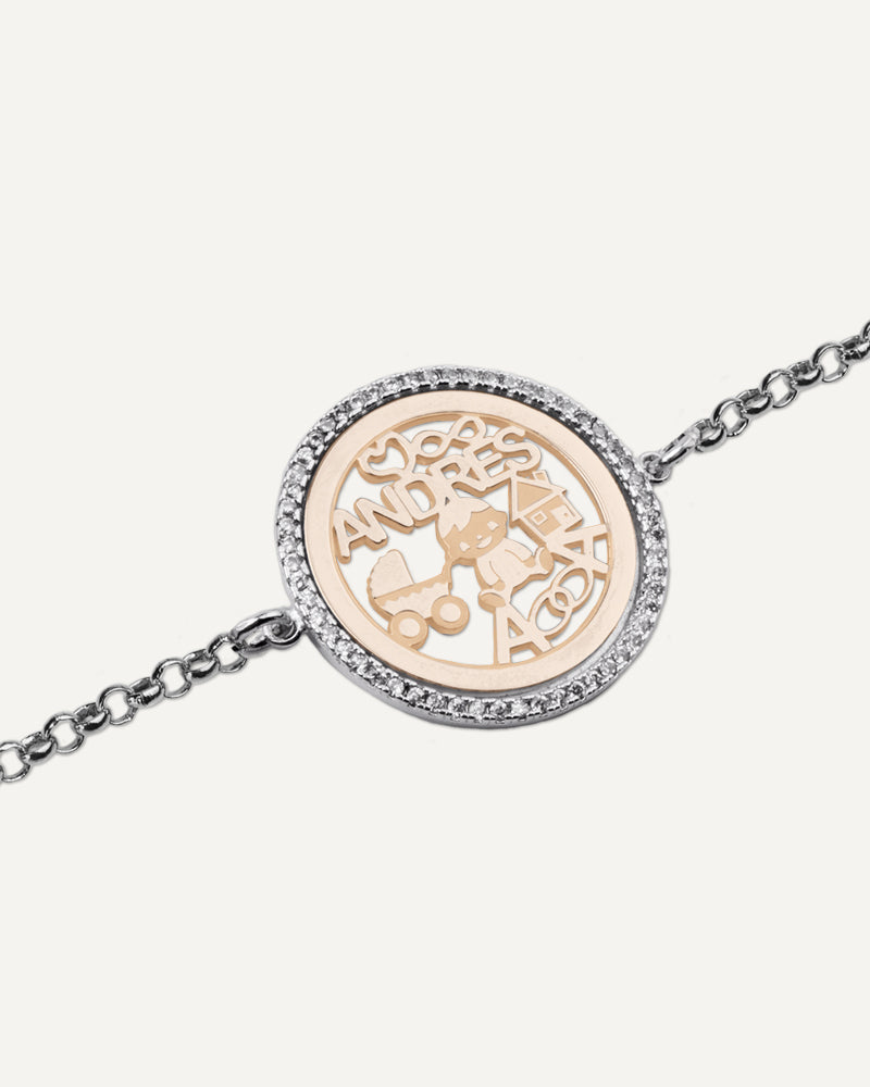 Pulsera personalizada con nombres en plata de ley.