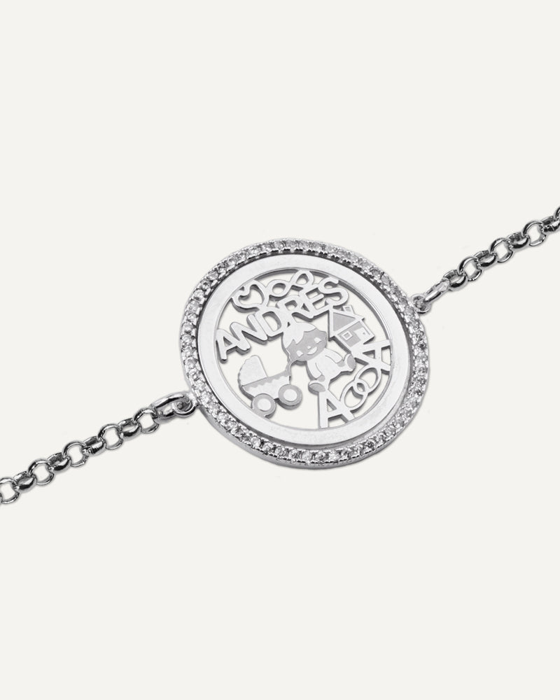 Pulsera personalizada con nombres en plata de ley.