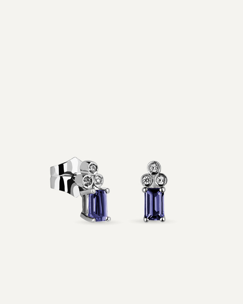 Pendientes Petite en plata de ley con Iolita en talla octogonal.