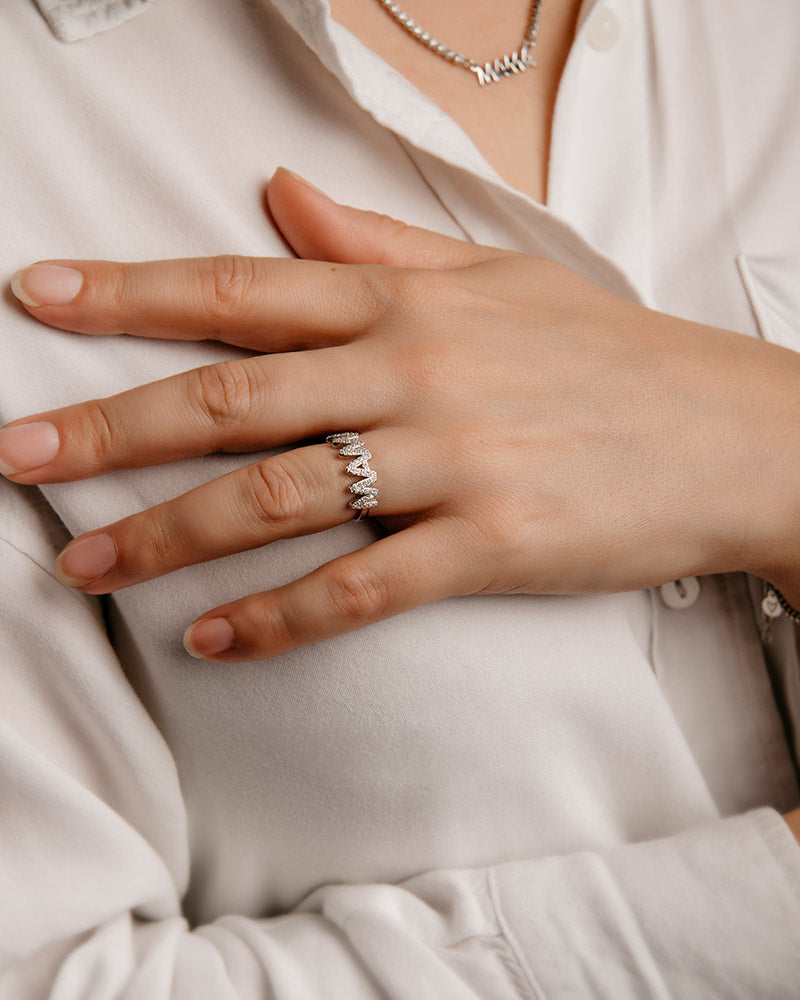 Anillo mamá con circonitas en plata de ley rodiada