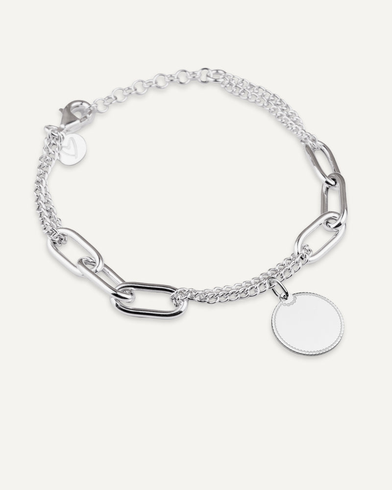 Pulsera con colgante personalizable en plata de ley.