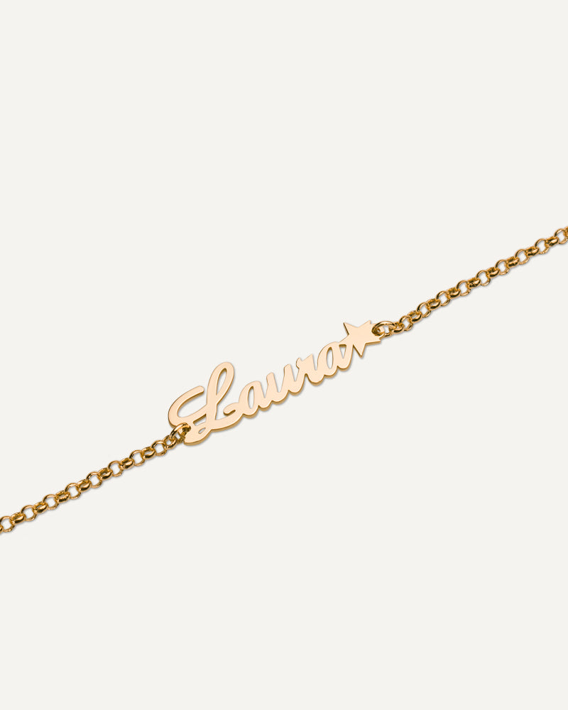 Pulsera personalizada con nombre y motivo en plata de ley.