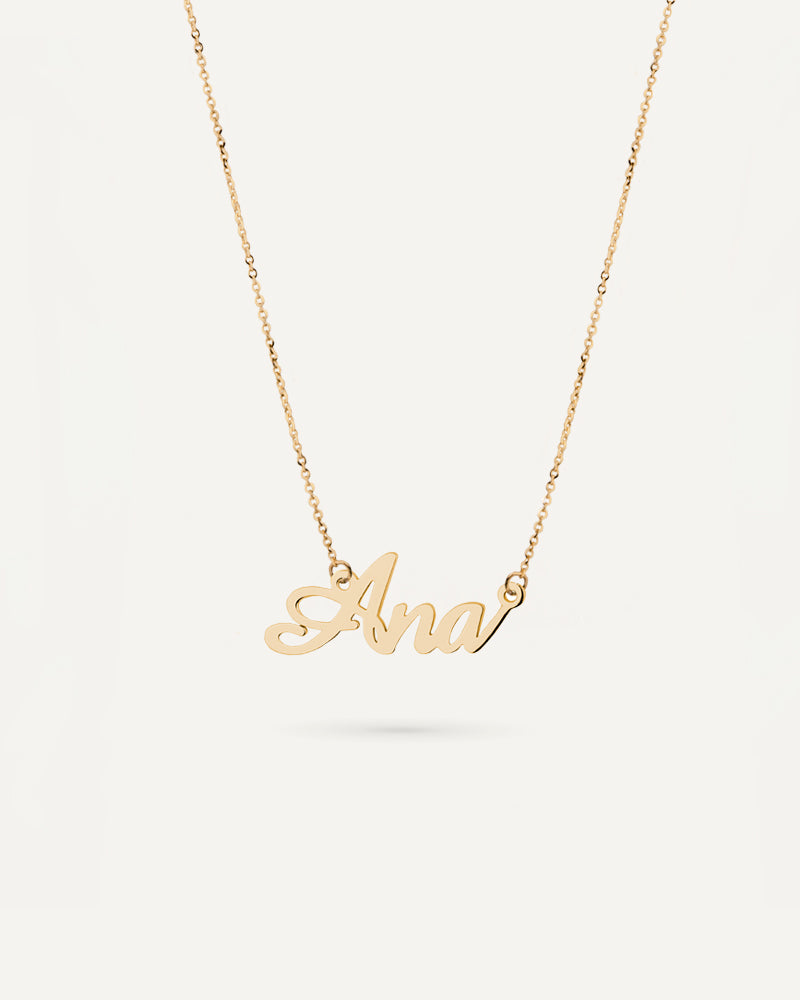 Collar con nombre personalizado en oro de 18kt con 3-4 letras.