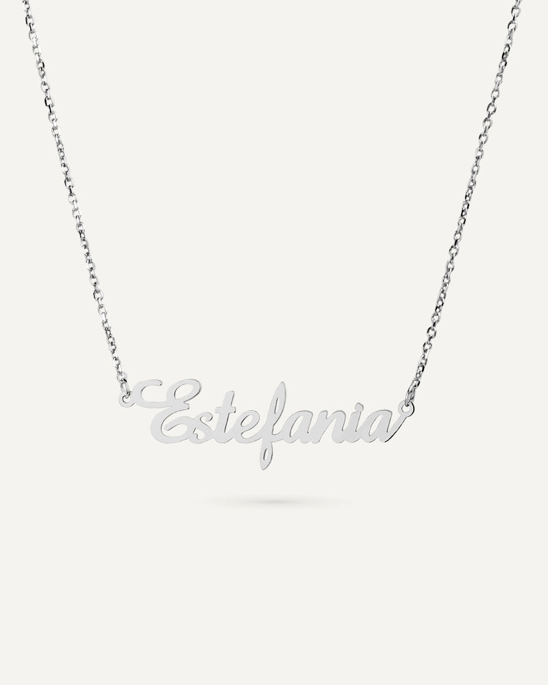 Collar con nombre personalizado en oro de 18kt con 9-10 letras.