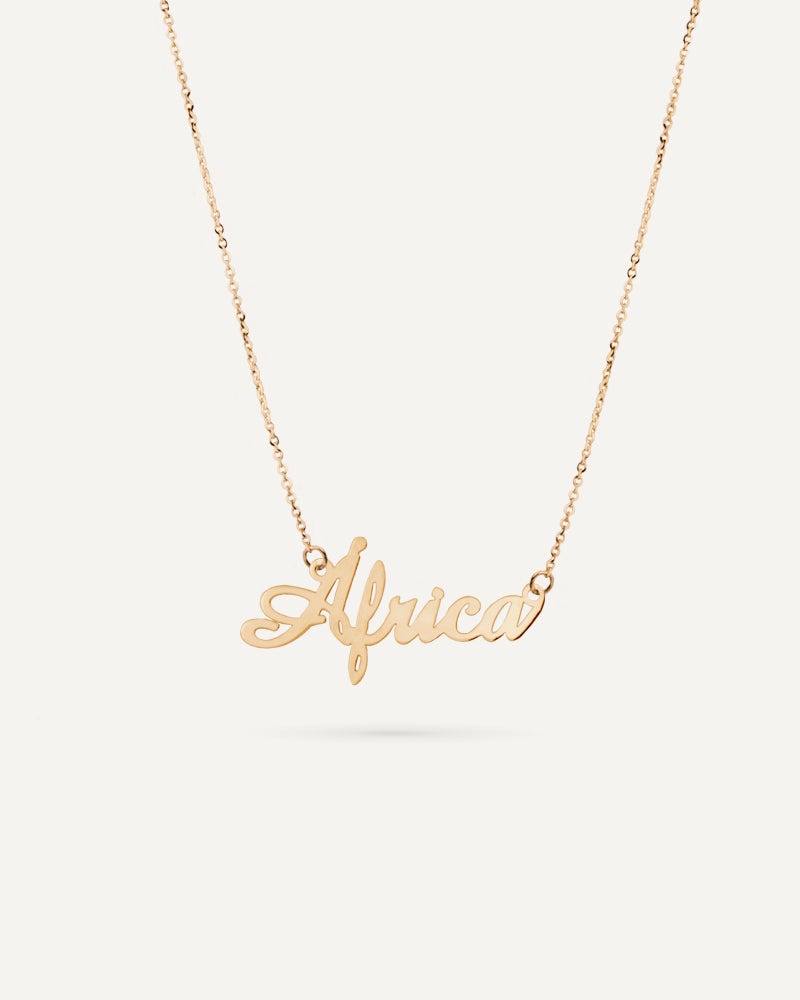 Collar con nombre personalizado en oro con 5-6 letras.