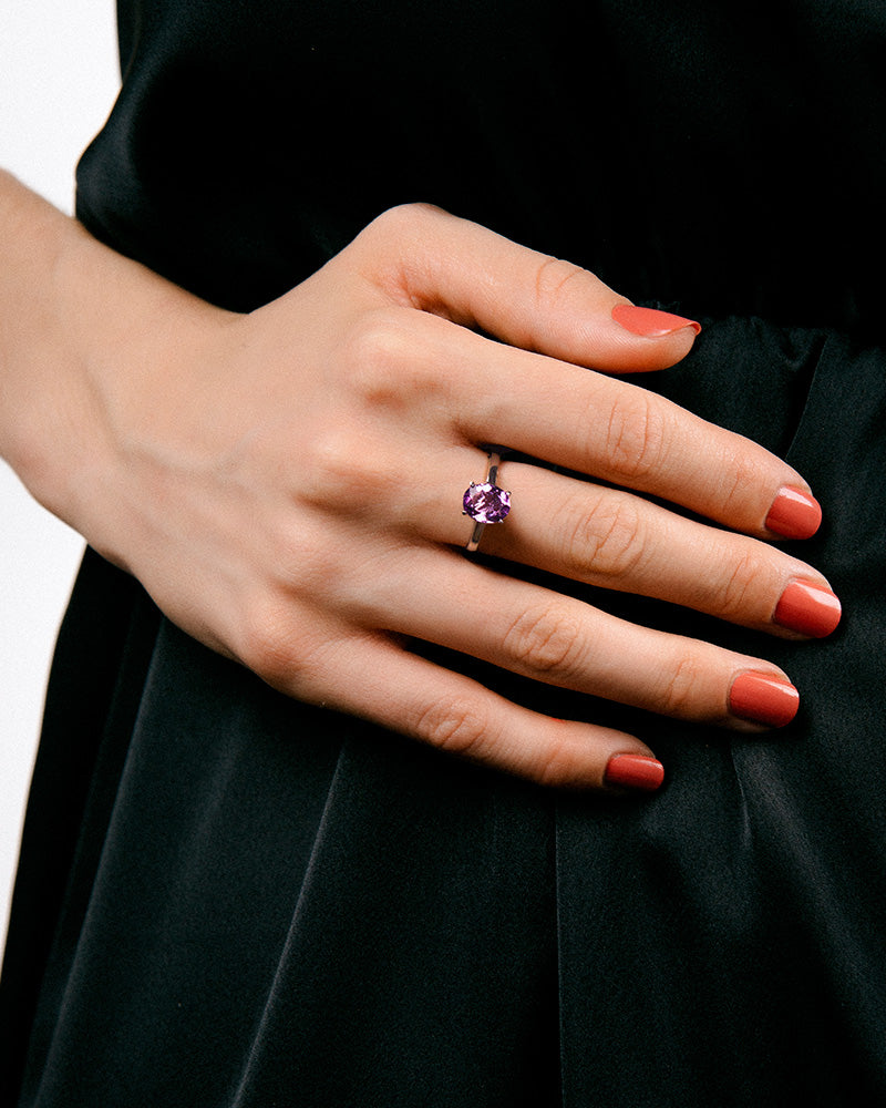 Anillo Luxe en plata de ley con amatista.