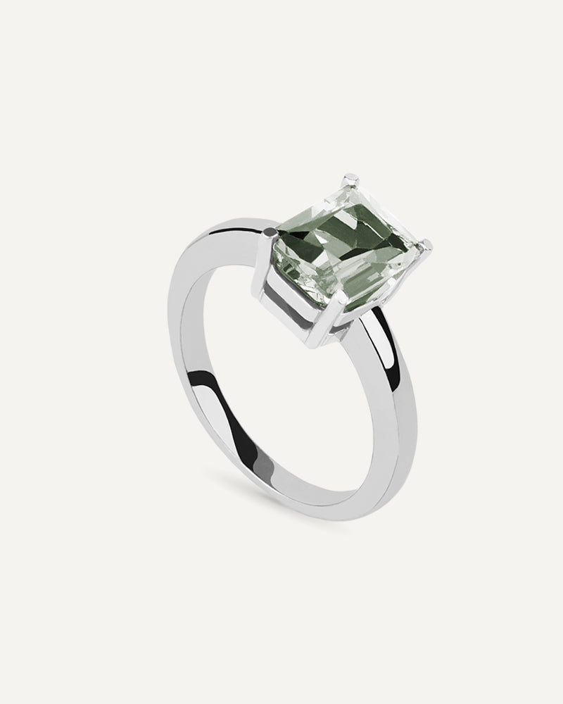 Anillo Luxe en plata de ley con amatista verde en talla octogonal.