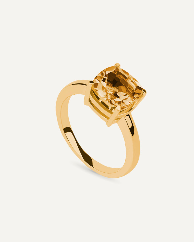 Anillo Luxe en plata de ley con baño de oro y con cuarzo citrino en talla cushion.