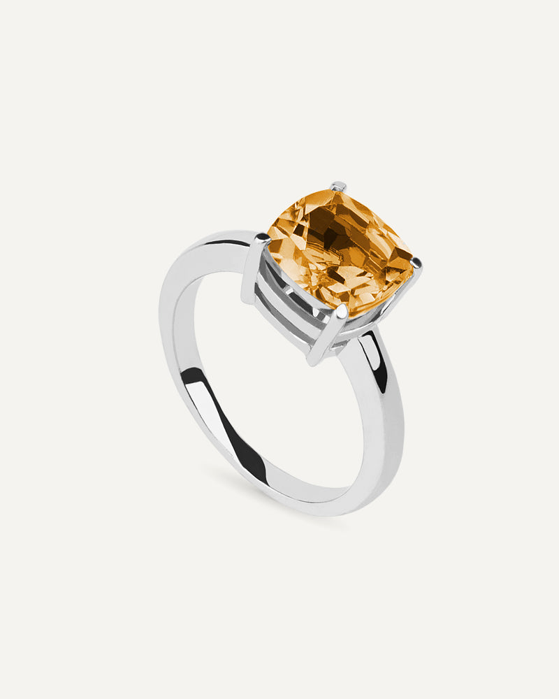 Anillo Luxe en plata de ley con cuarzo citrino en talla cushion.