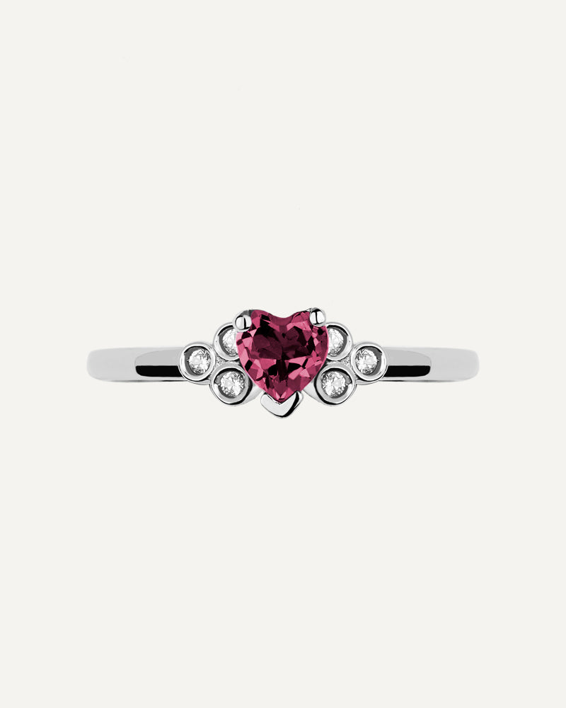 Anillo Petite en plata de ley con Rodolita en talla corazón y topacios blancos