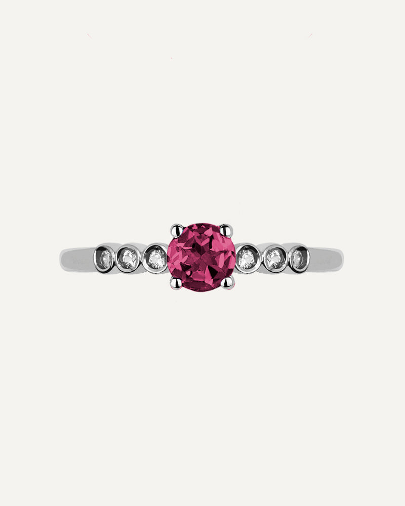 Anillo Petite en plata de ley con Rodolita en talla redonda y topacios blancos