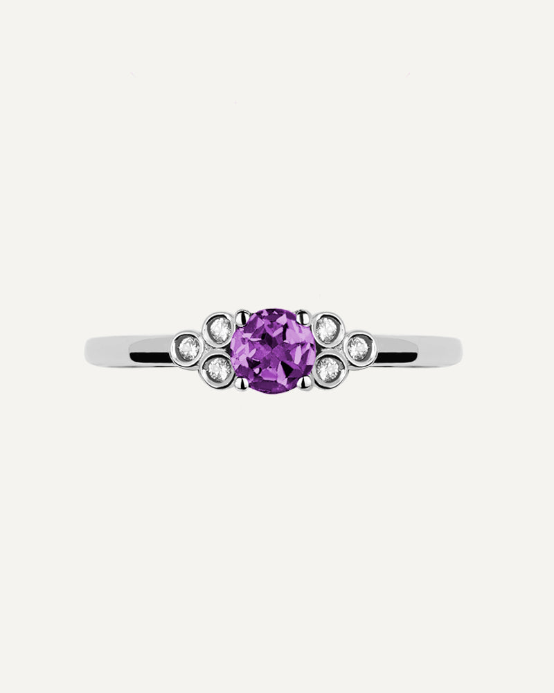 Anillo Petite en plata de ley con amatista en talla redonda y topacios blancos
