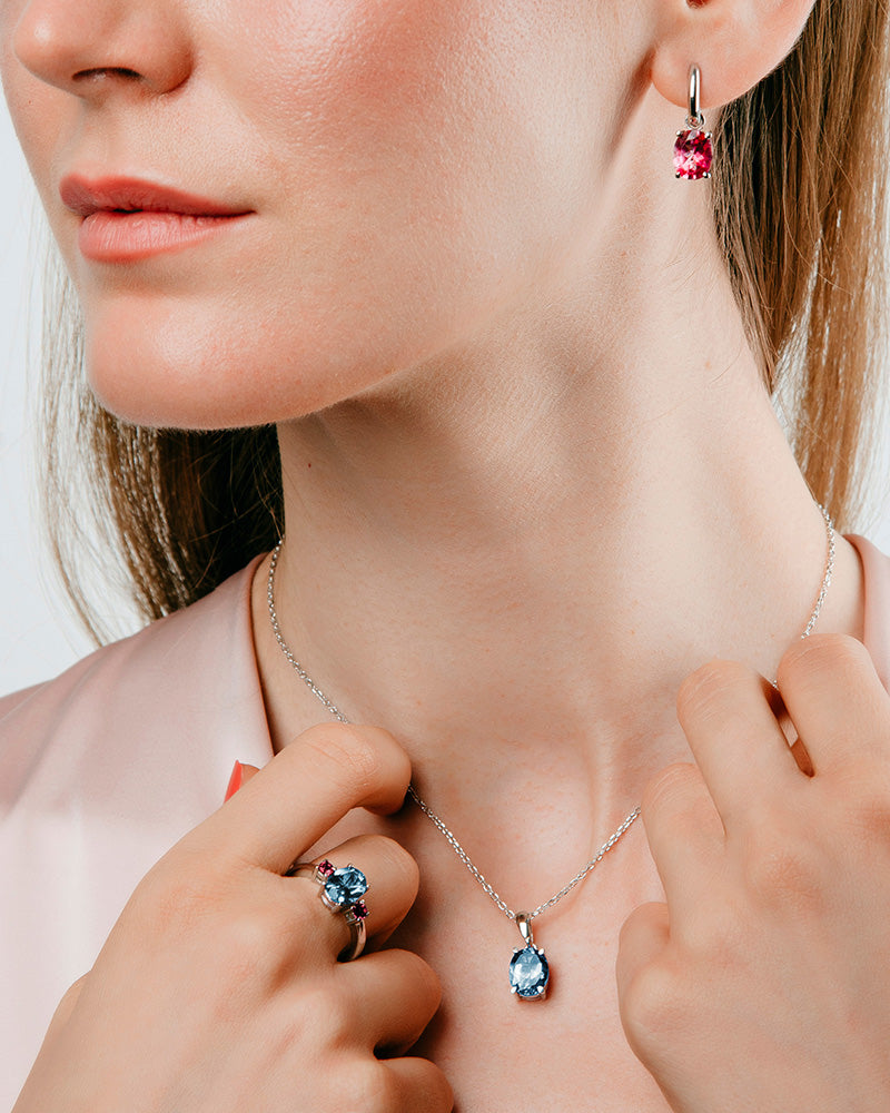 Collar Luxe en plata de ley con topacio London Blue.