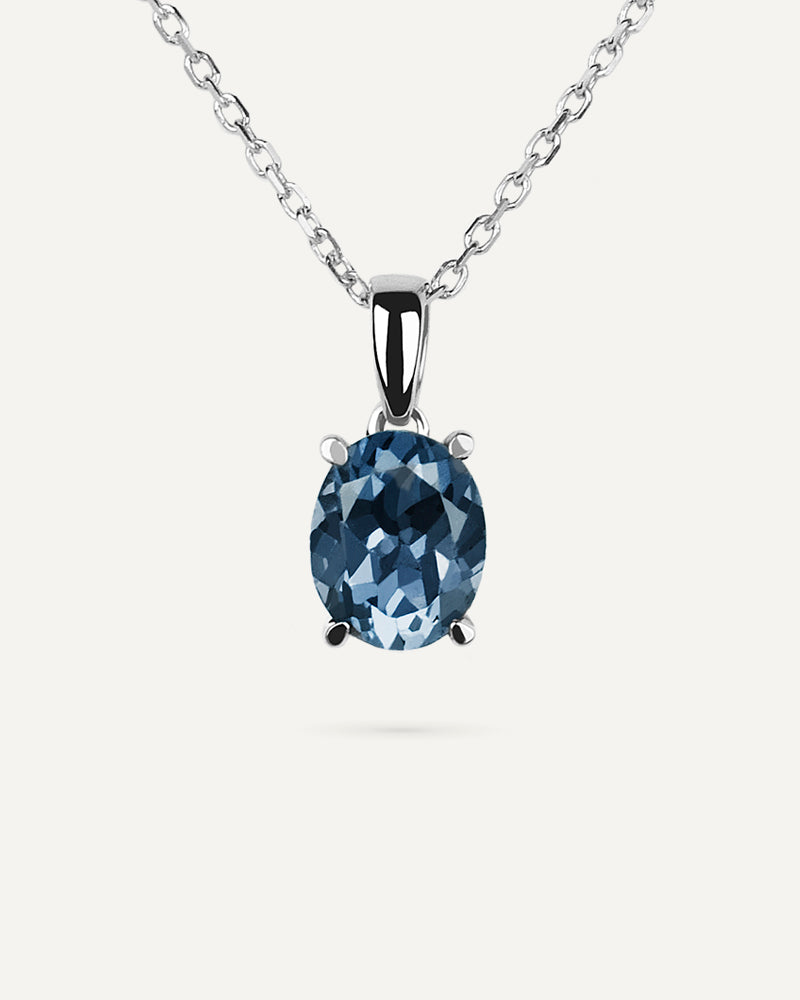 Collar Luxe en plata de ley con topacio London Blue en talla oval.