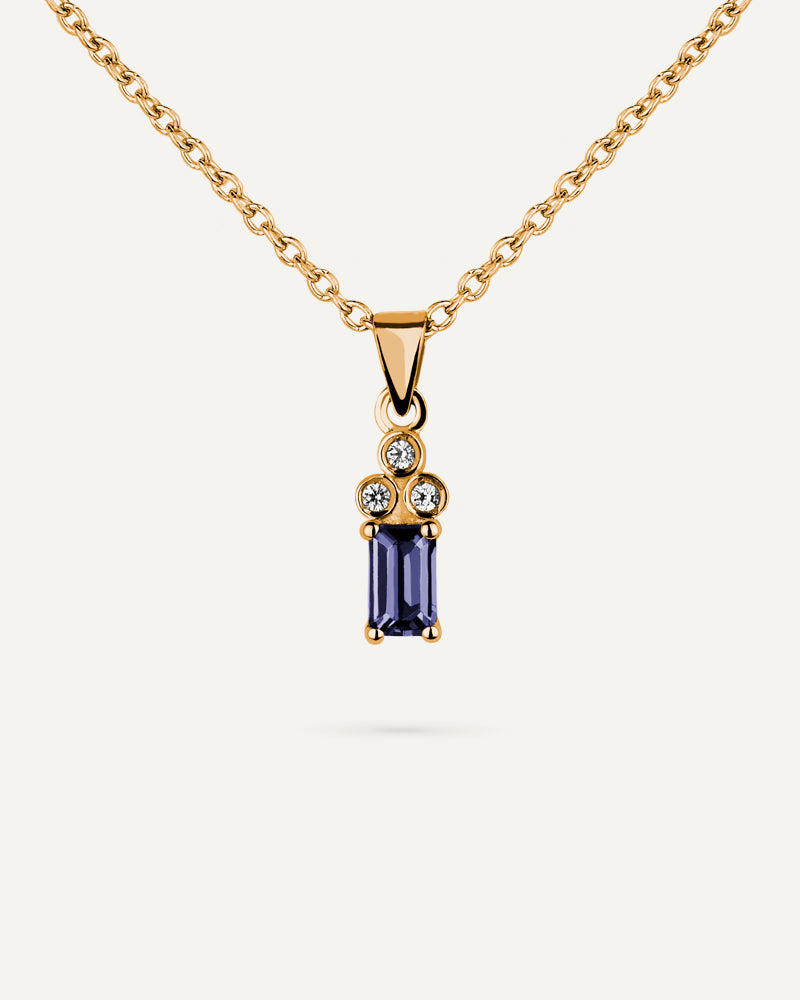 Collar Petite en plata de ley con baño de oro y con Iolita en talla octogonal.