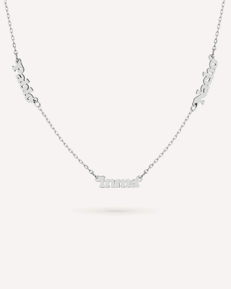 Collar con tres nombres personalizado en oro de 18kt