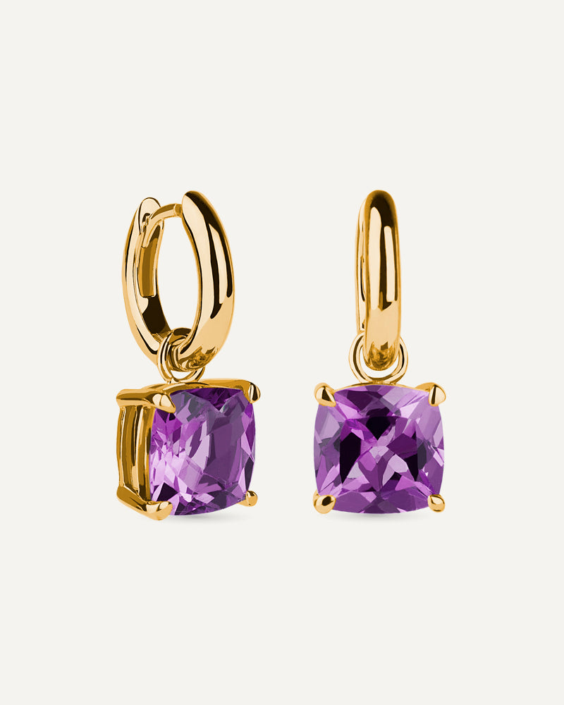 Pendientes Luxe en plata de ley con baño de oro y con amatista. en talla cushion.