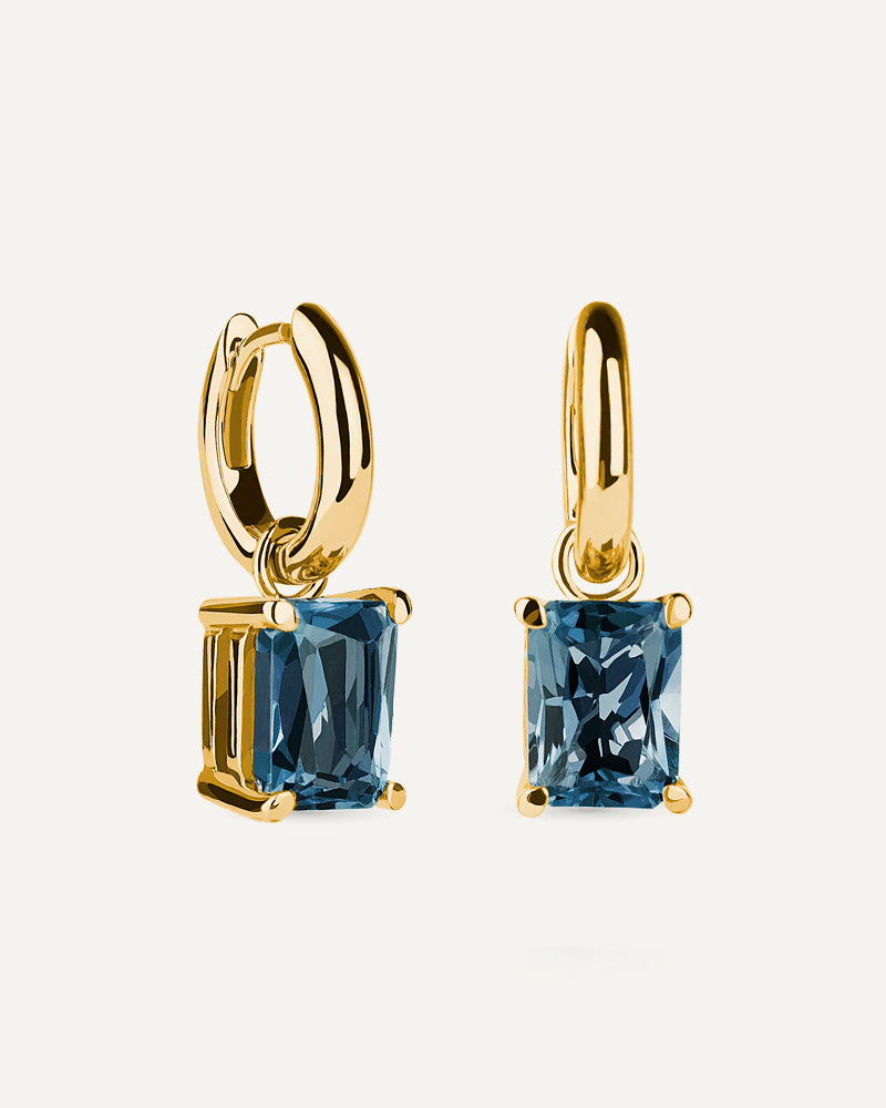 Pendientes Luxe en plata de ley con baño de oro y con topacio London Blue en talla octogonal.