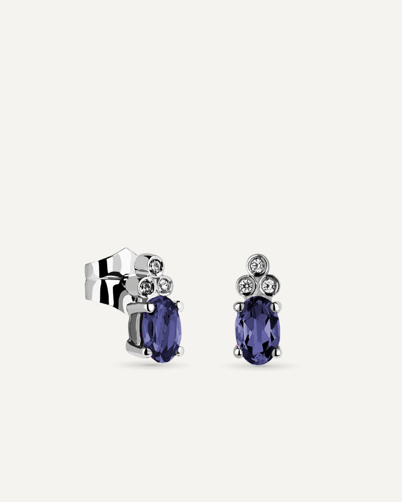 Pendientes Petite en plata de ley con Iolita en talla oval.