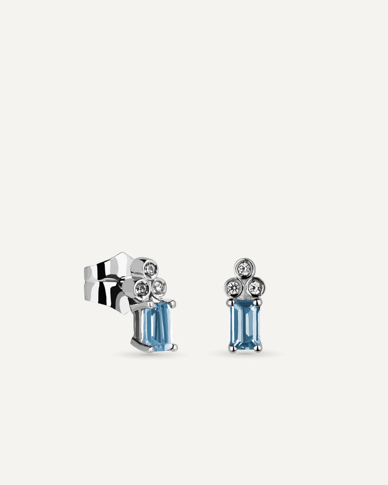 Pendientes Petite en plata de ley con topacio Sky en talla octogonal
